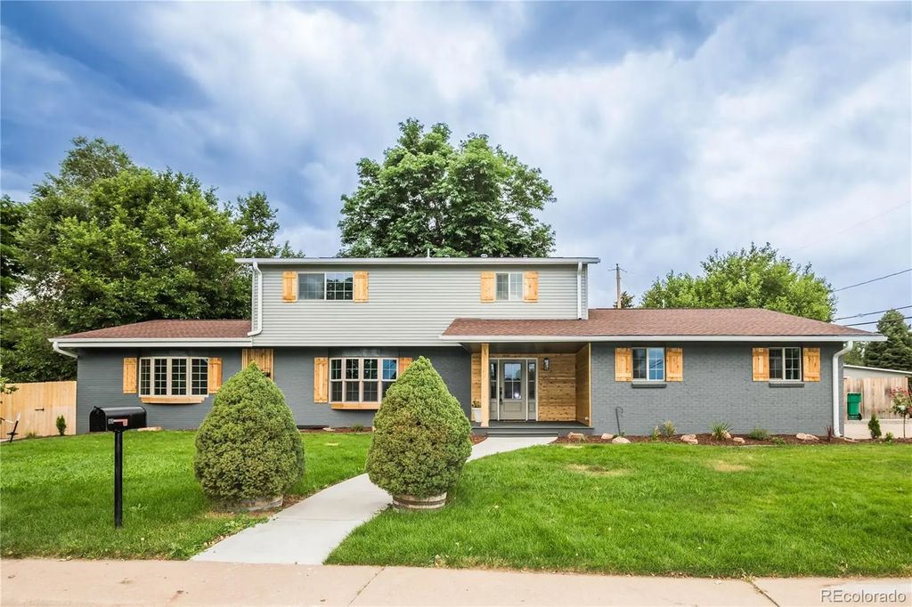 306 E Maplewood Avenue, Littleton