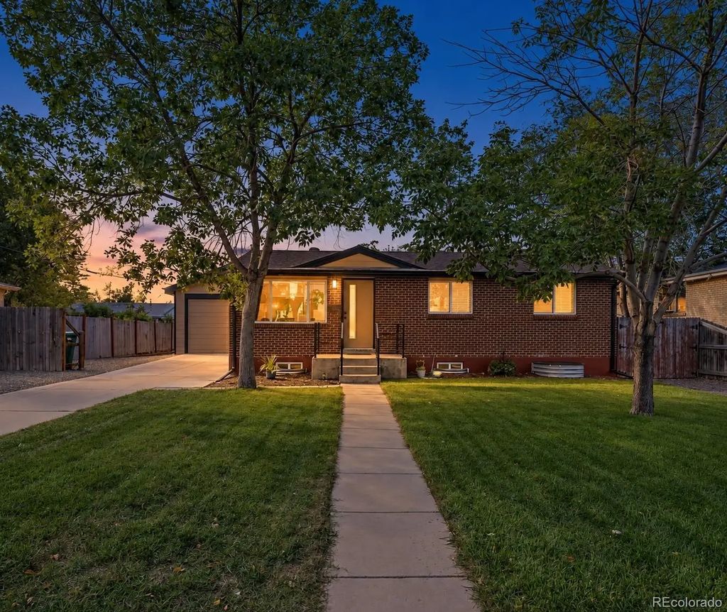 1070 W Oxford Avenue, Englewood
