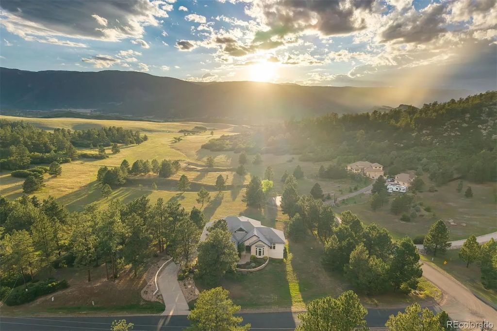 8061 Sugarloaf Road, Larkspur
