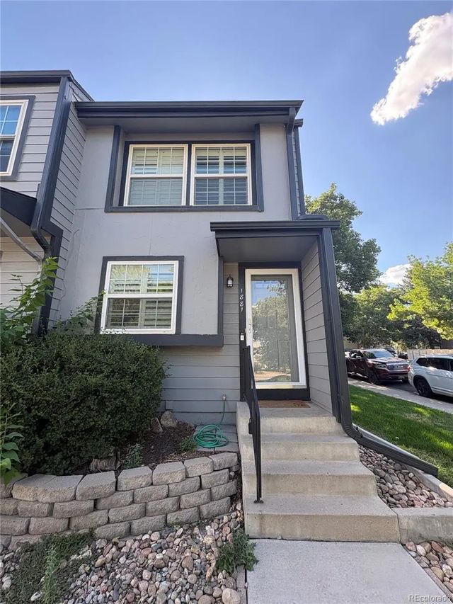 1881 Newland Court, Lakewood