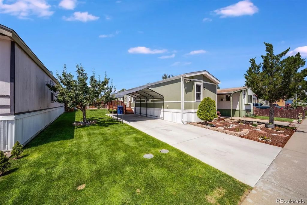 109 Larch Drive, Log Lane Village