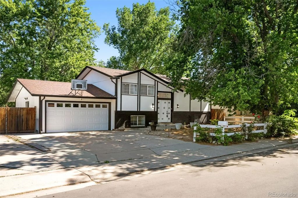 12147 E Hawaii Drive, Aurora
