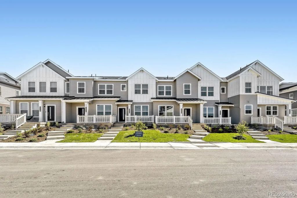 386 N Bersshine Court, Watkins