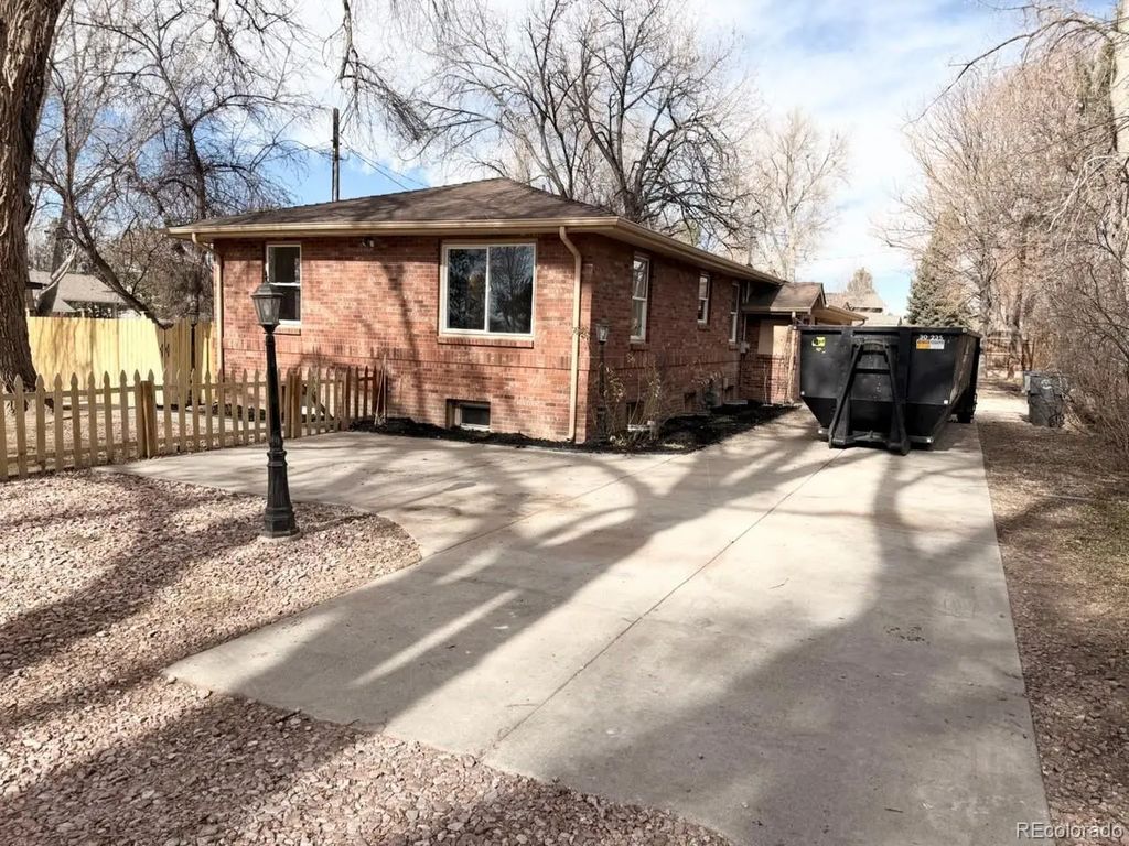 2112 9th Avenue, Longmont
