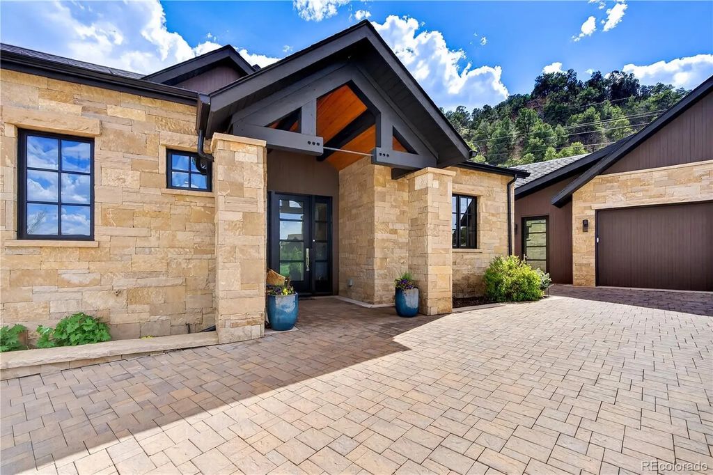 633 Perry Ridge, Carbondale