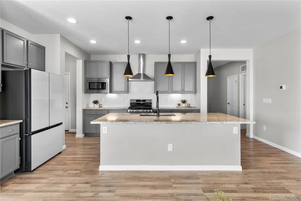 931 W Hopkins Drive, Elizabeth