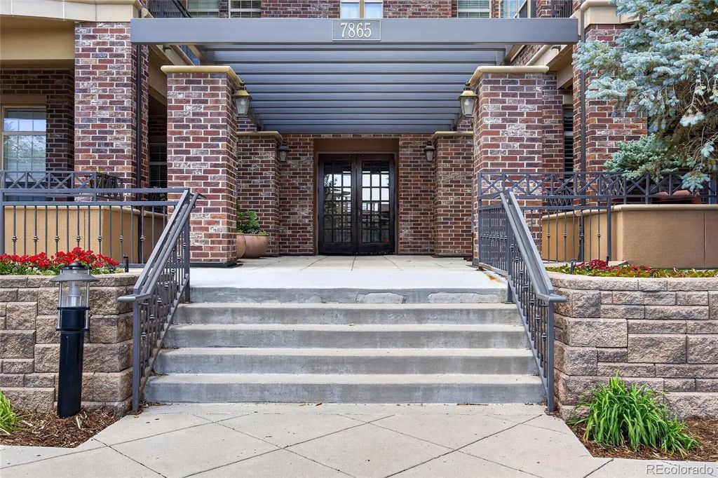 7865 Vallagio Lane 104, Englewood