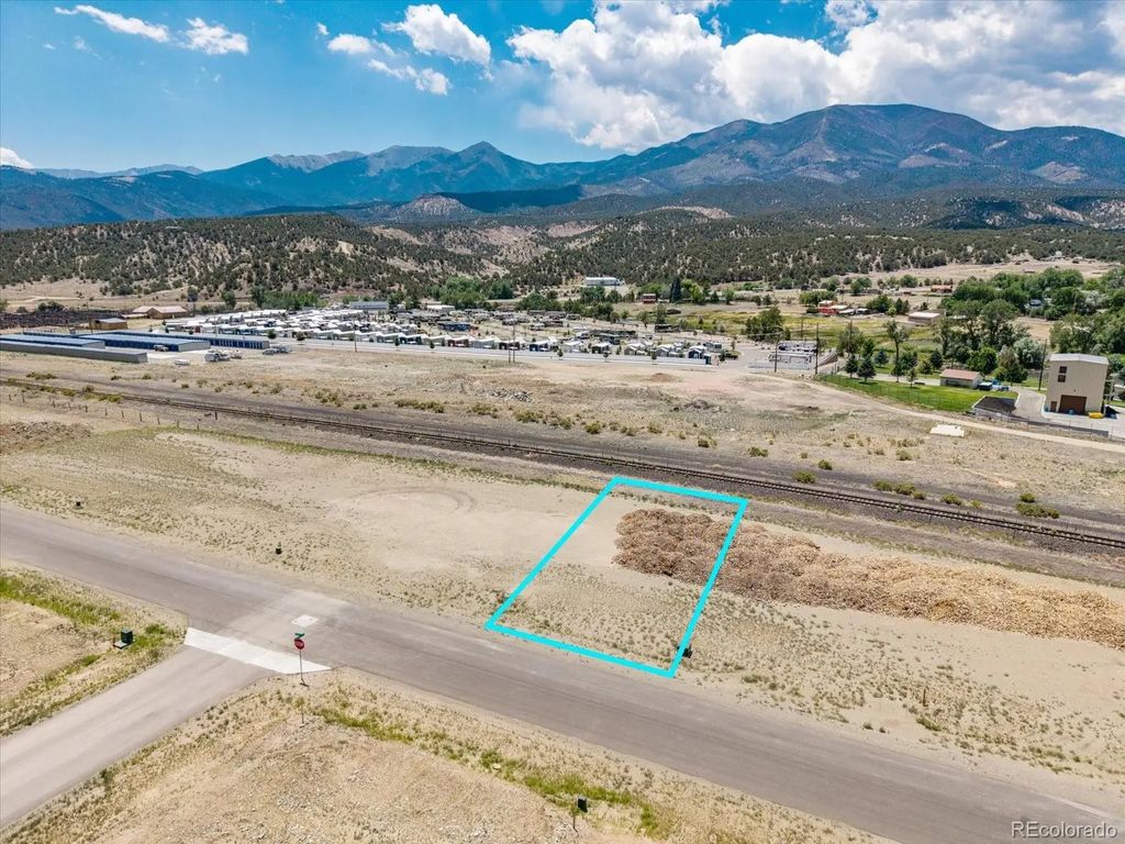 5063 Main Street, Salida