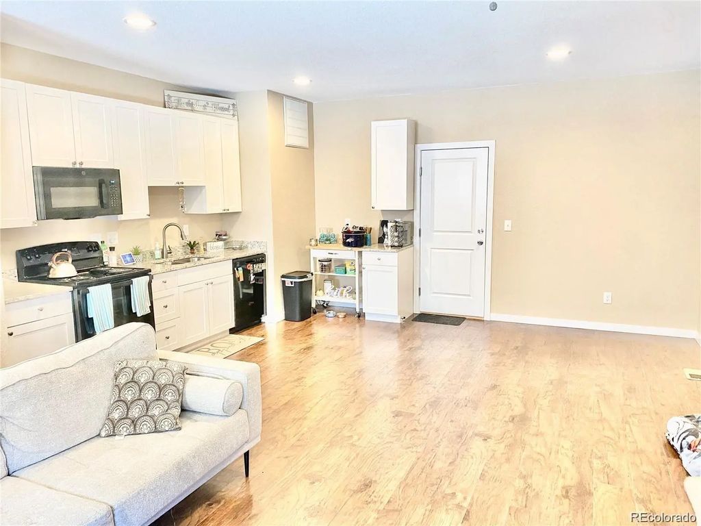 283 S 4th Court, Deer Trail