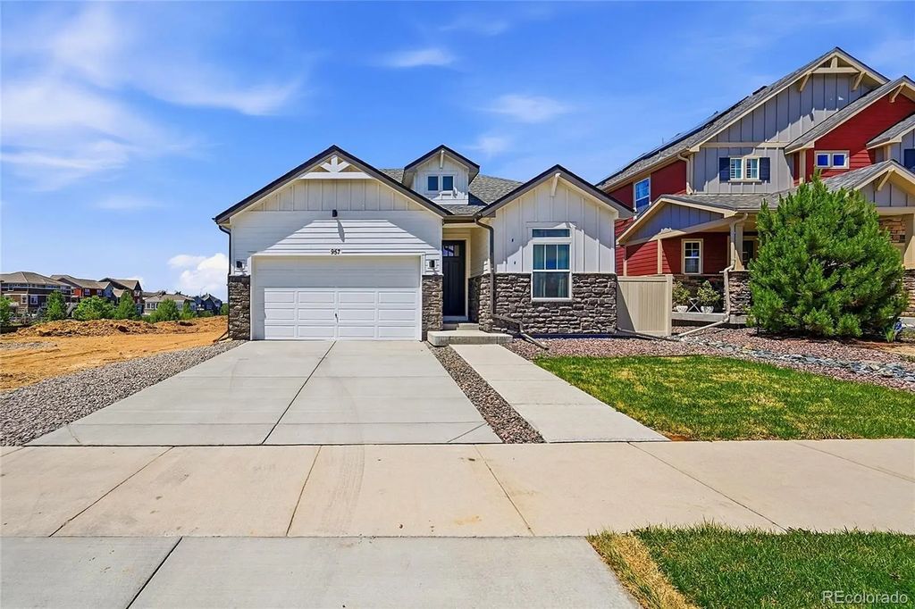 957 Highlands Circle, Erie