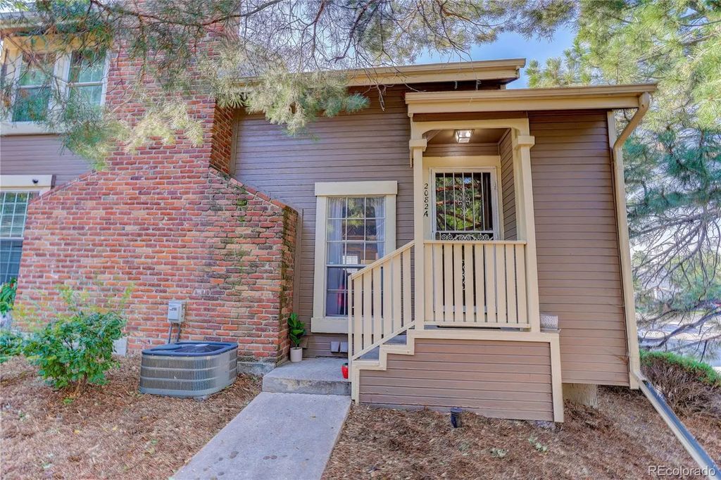 2082 S Helena Street A, Aurora