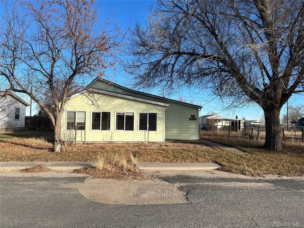 714 Michigan Avenue, Limon