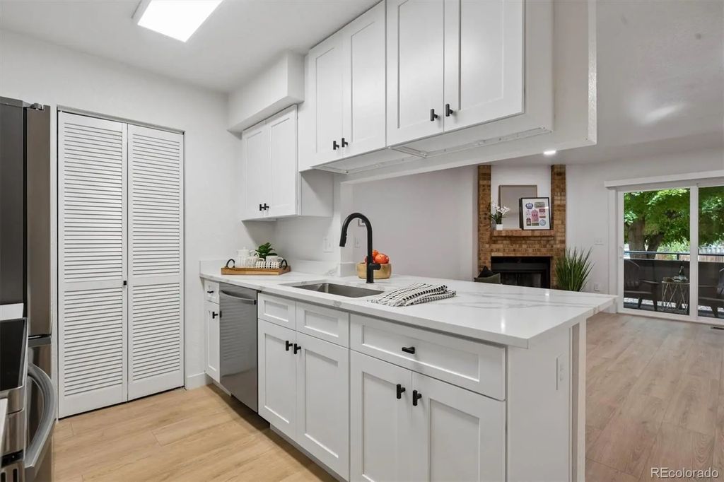 8015 W Eastman Place 101, Lakewood