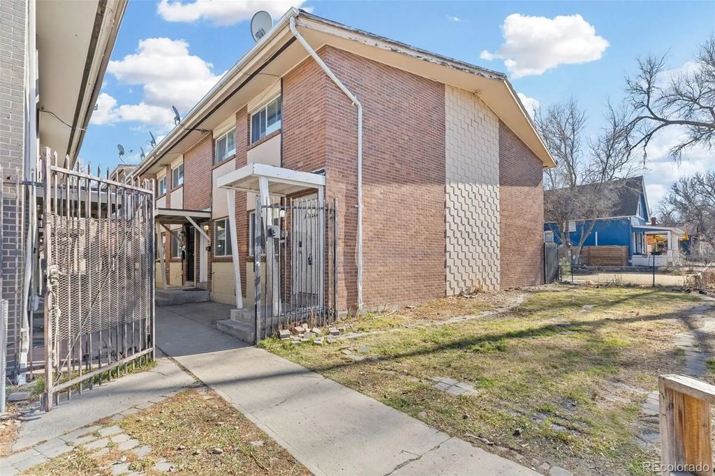 1630 Chester Street, Aurora