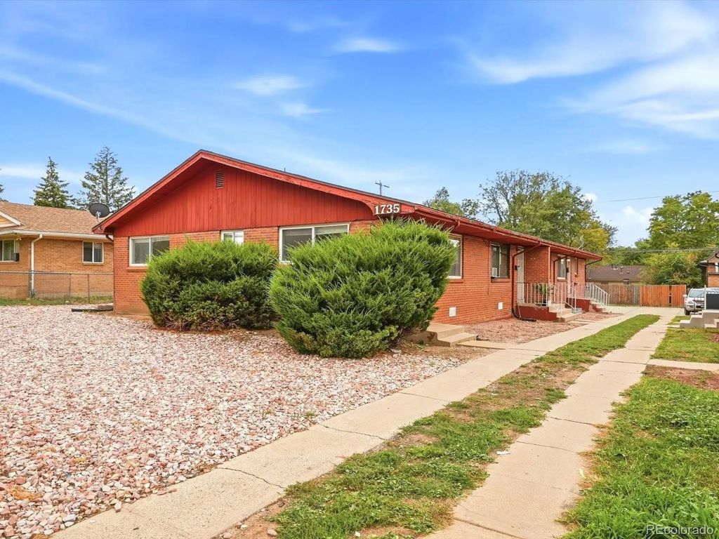 1735 Chester Street, Aurora