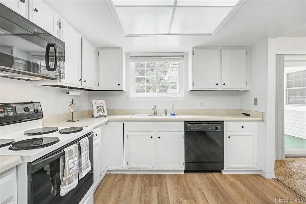 14233 E Marina Drive, Aurora