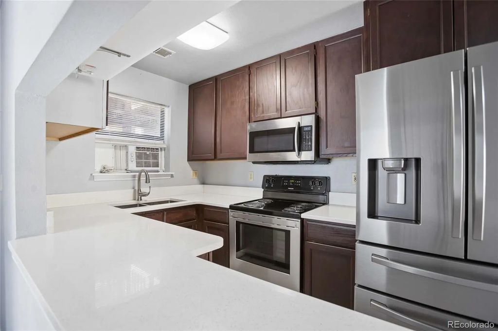 225 E 8th Avenue F6, Longmont