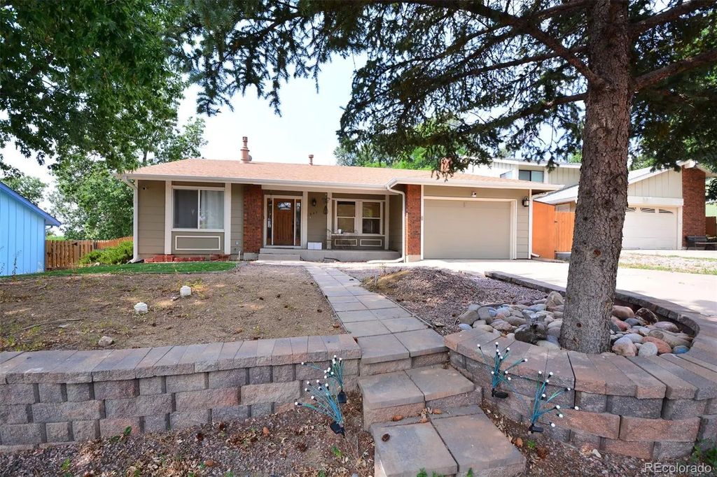 647 Red Cliff Road, Colorado Springs
