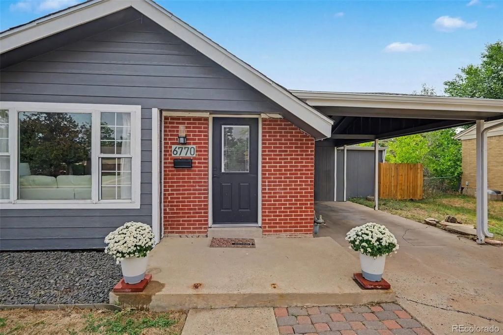 6770 S Clermont Street, Centennial