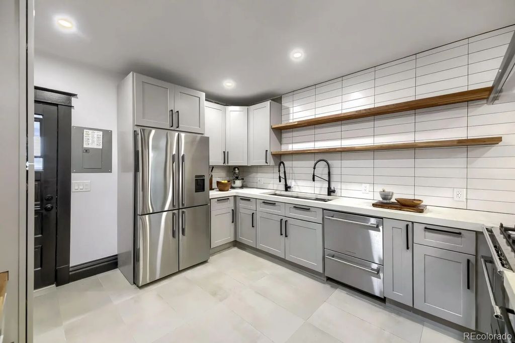 5699 W 10th Avenue, Lakewood