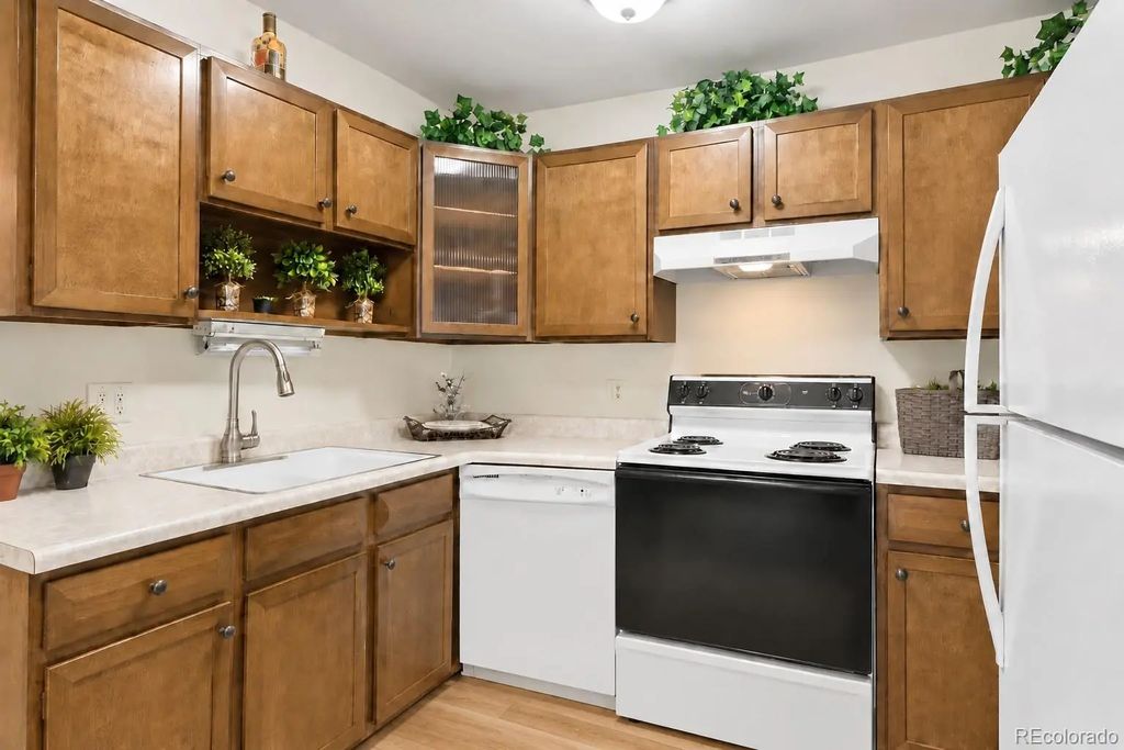 660 S Alton Way 12b, Denver
