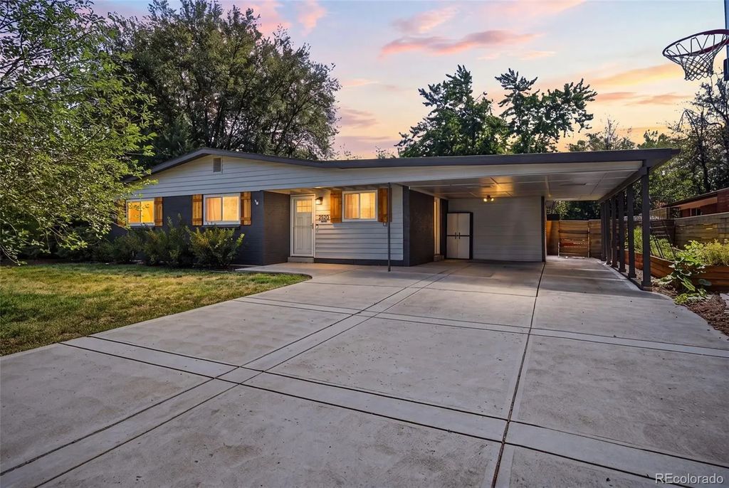 2520 Carr Court, Lakewood