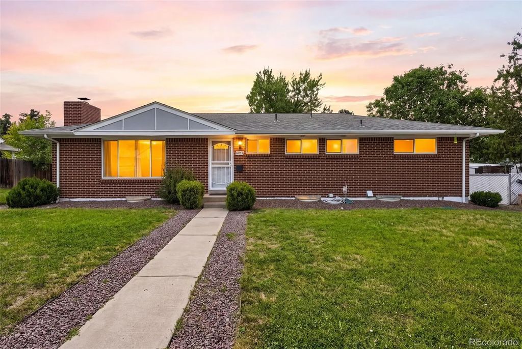 6985 S Ash Circle, Littleton
