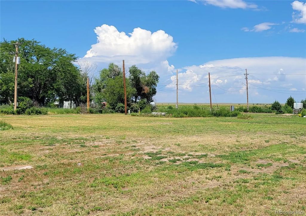 418 E 2nd Street, Julesburg