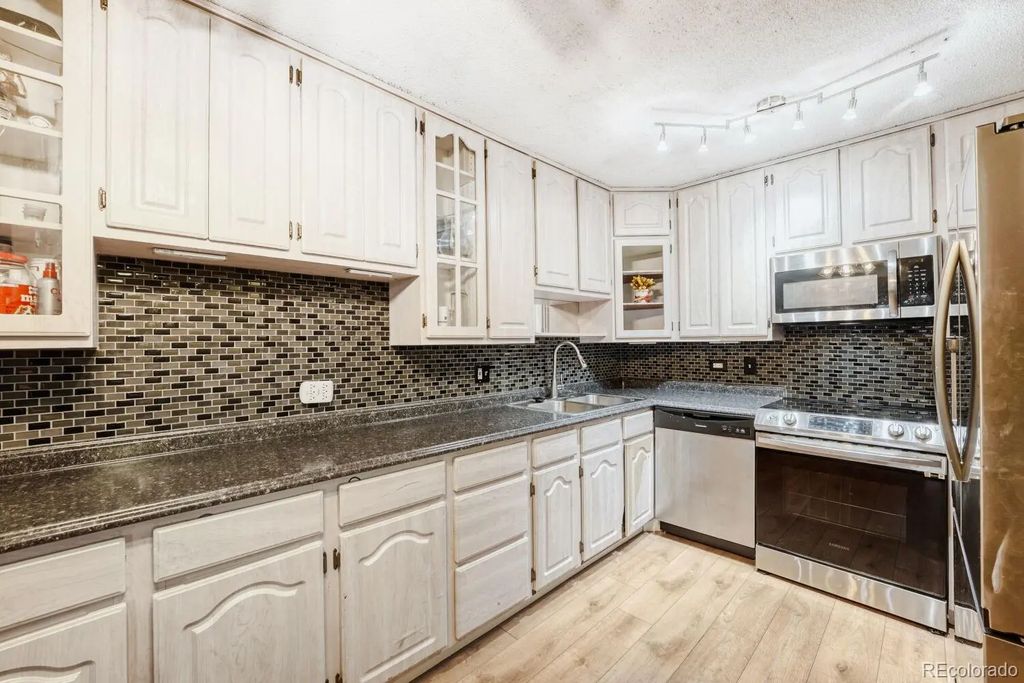 595 S Alton Way 10c, Denver
