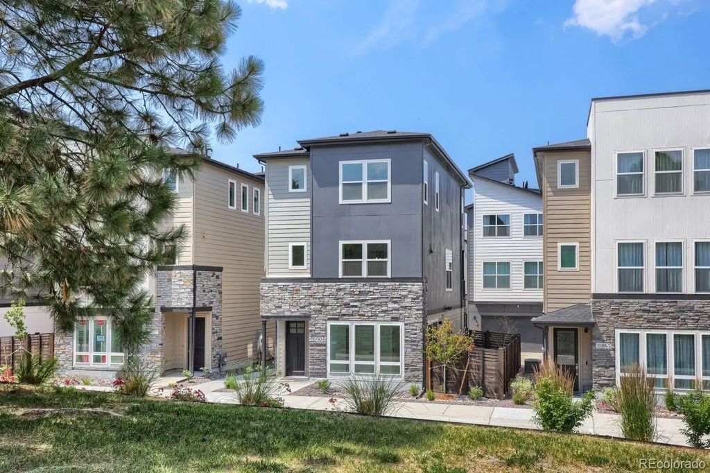 10904 E Hinsdale Circle, Centennial