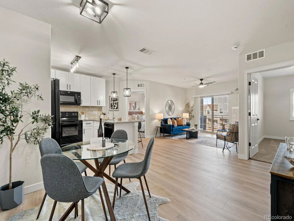 725 Elmhurst Drive 208, Highlands Ranch