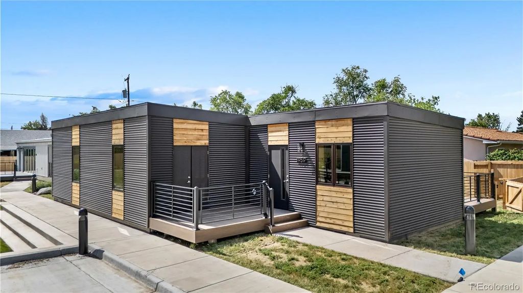 1959 Blackhawk Street, Aurora