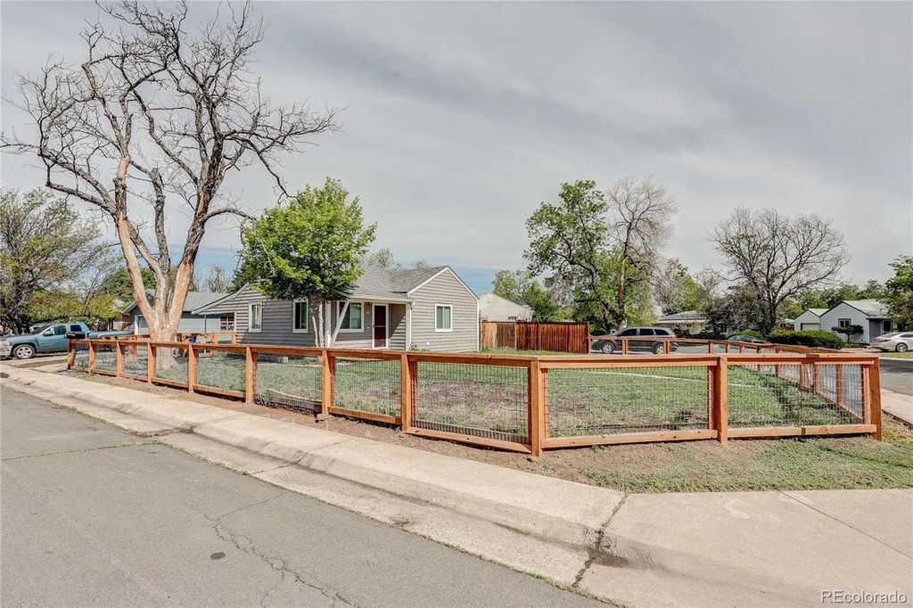 705 Newark Street, Aurora