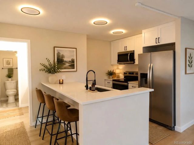 2880 S Locust Street 303s, Denver