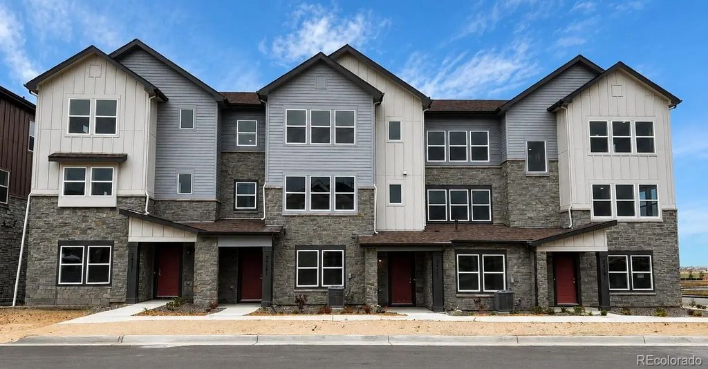 24111 E 54th Place, Aurora