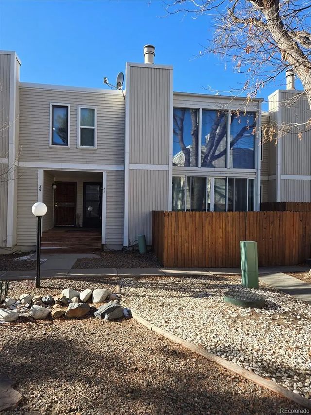 1050 S Monaco Parkway 25, Denver