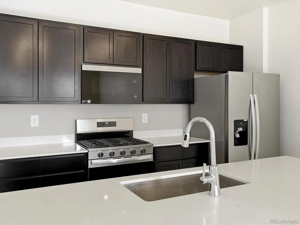 1596 Riverplace Drive 4, Windsor