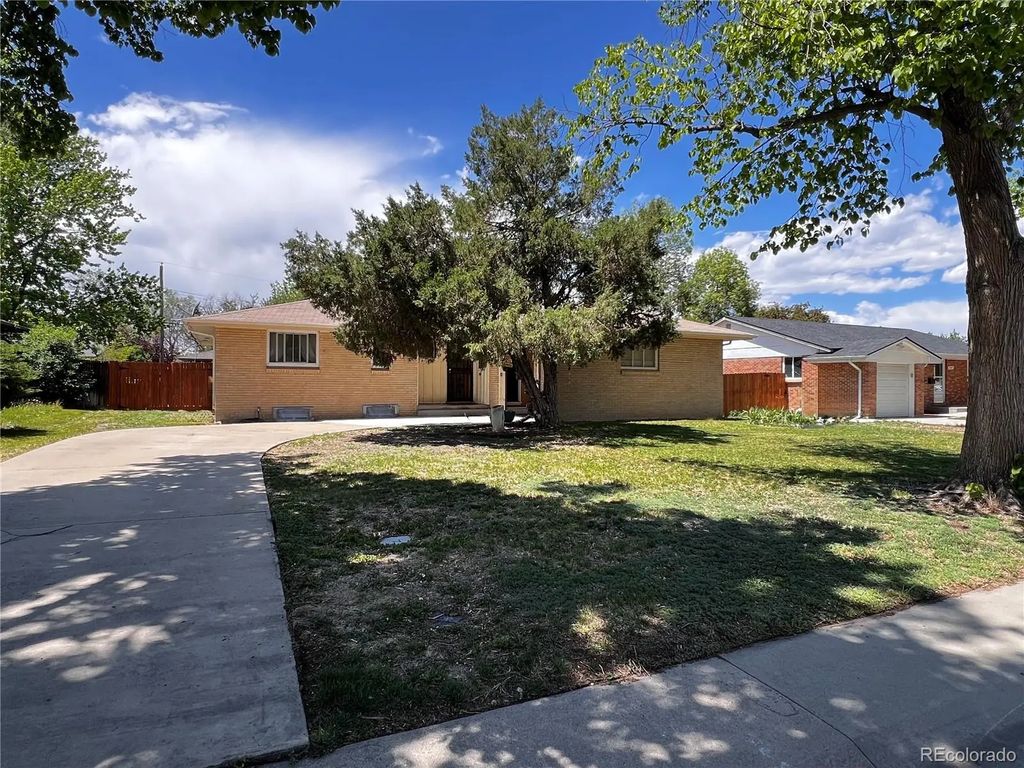 535 Kenton Street, Aurora