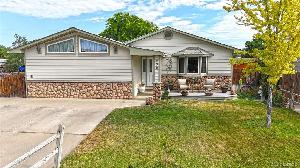 206 E Rangely Avenue, Rangely
