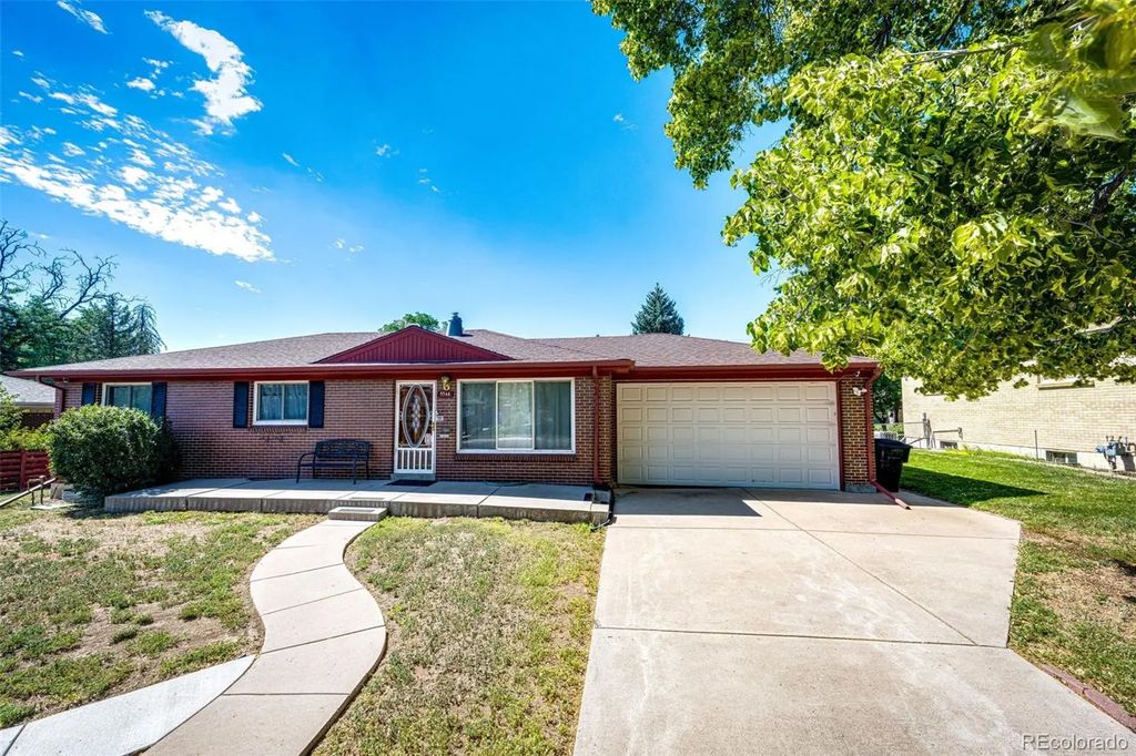 3344 W Wagon Trail Drive, Englewood