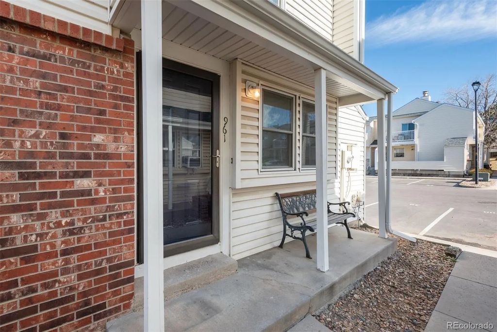 961 S Pitkin Court, Aurora