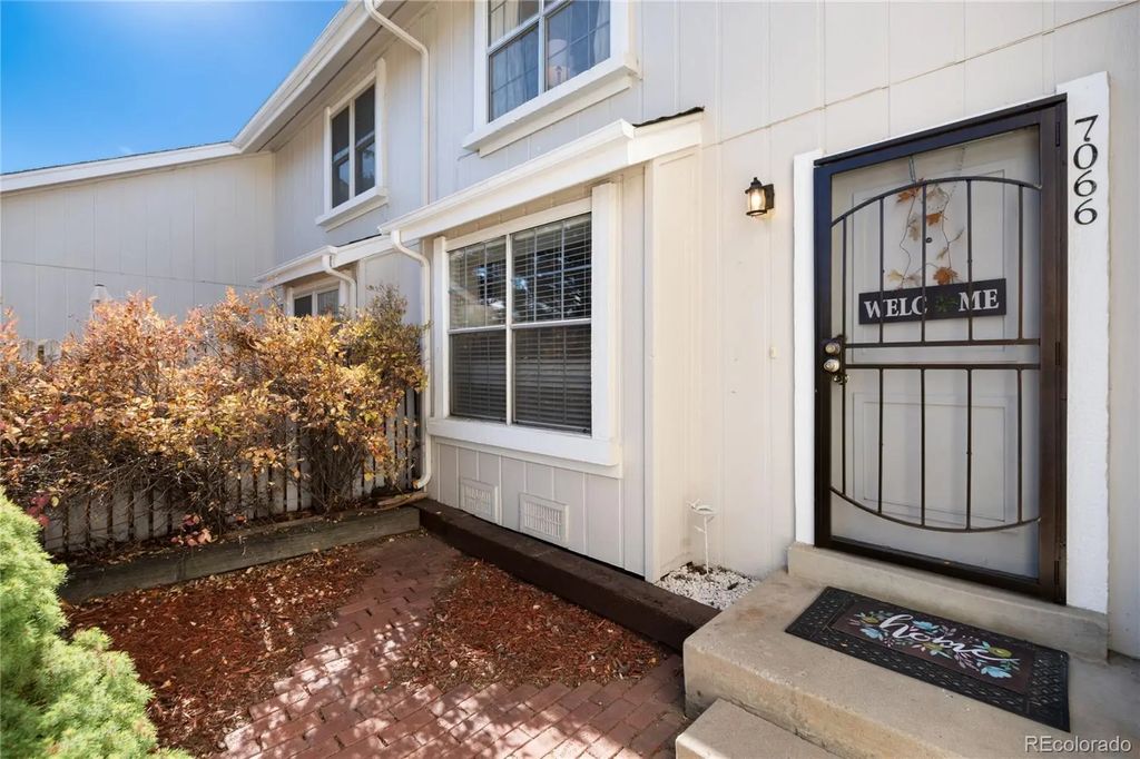 7066 S Knolls Way, Centennial