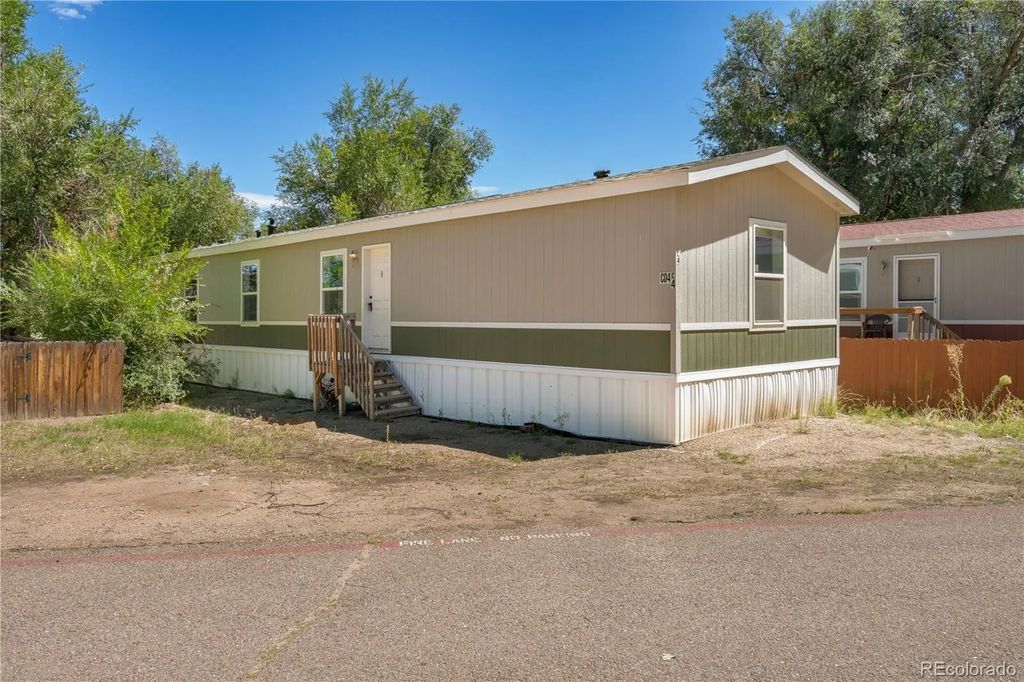 800 Santa Fe, Fountain