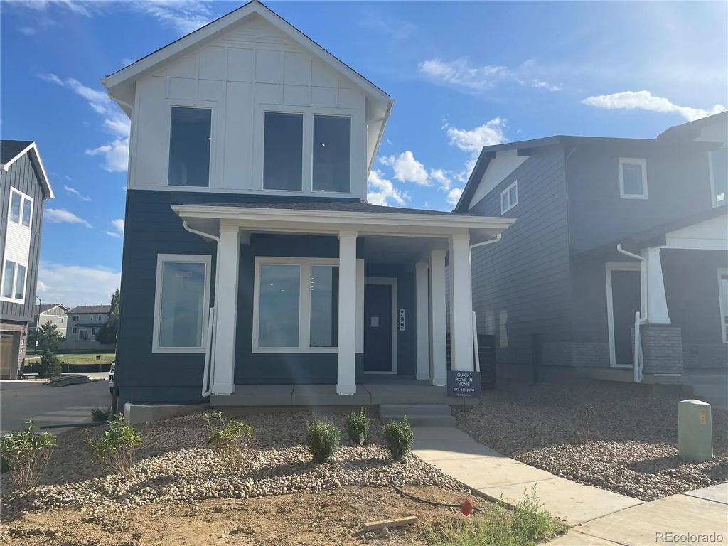 739 Carabiner Drive, Erie