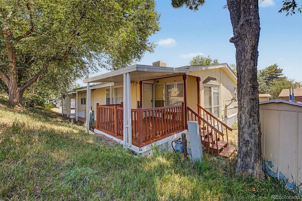 80 Topaz Street, Golden
