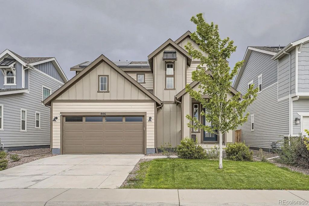 806 White Crow Street, Aurora