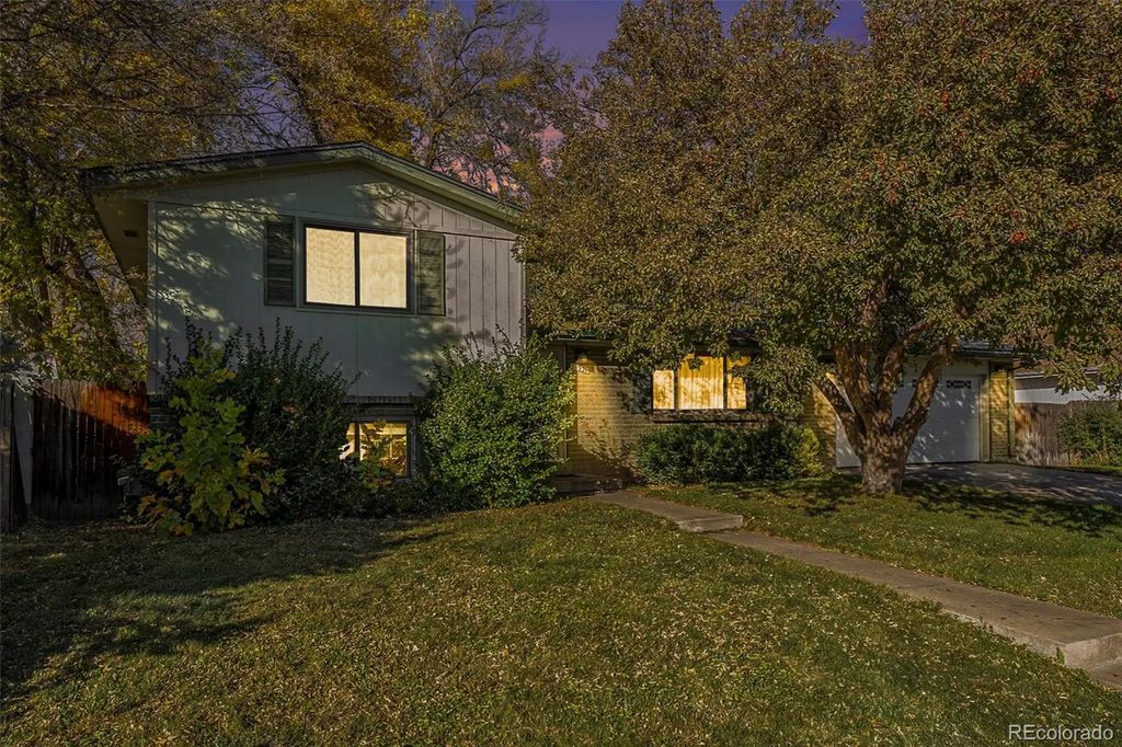 11921 W 70th Place, Arvada