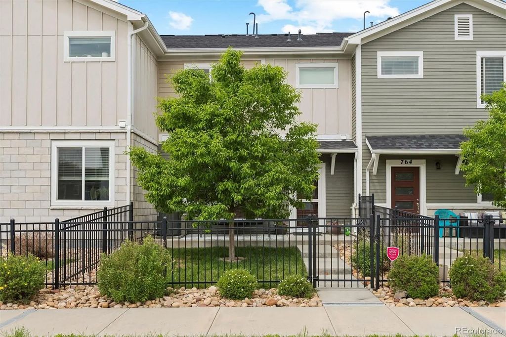 762 Stonebridge Drive, Longmont