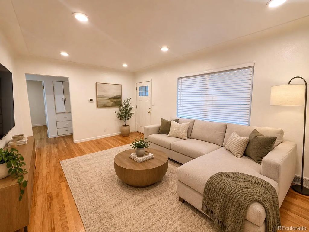 1671 Oswego Street, Aurora