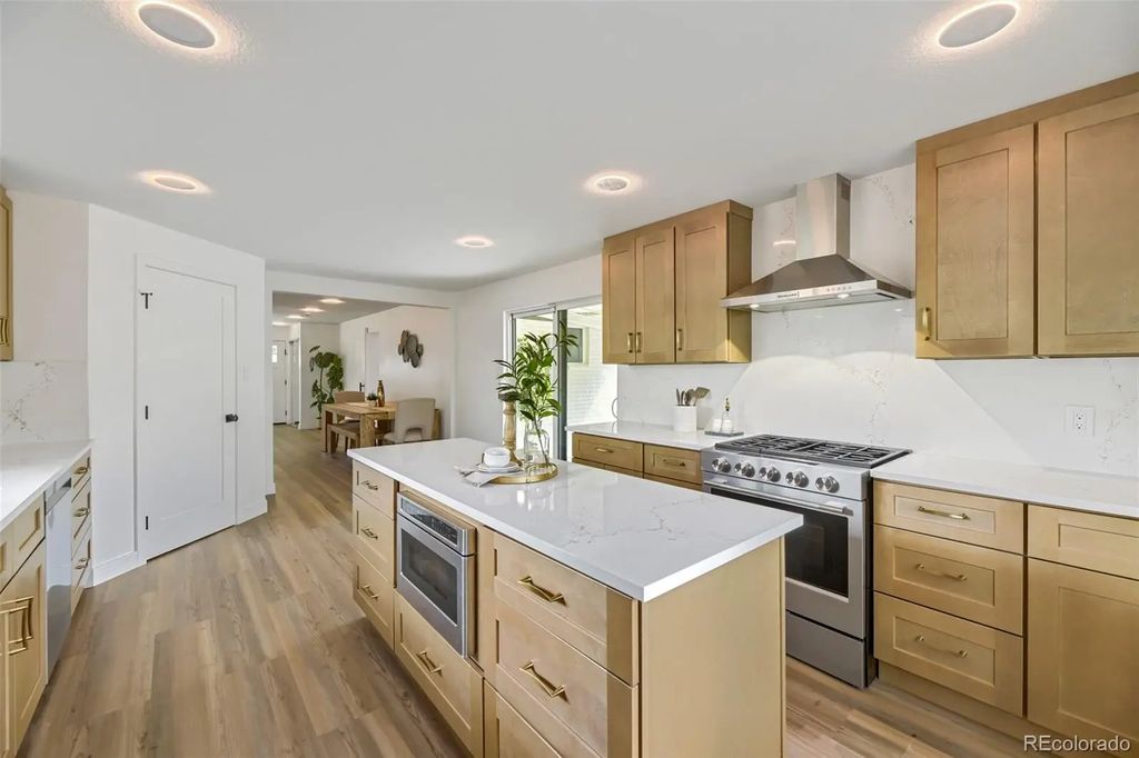 2631 S Lowell Boulevard, Denver